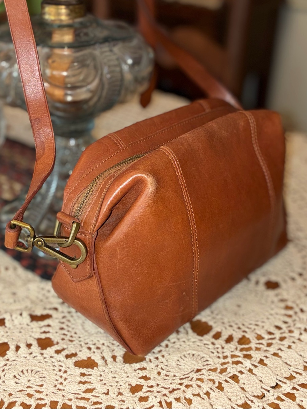Madewell Glasgow Cognac Leather Crossbody Doctor's Bag - Picture 3 of 16
